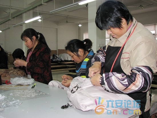 安徽工美服装公司为妇女生活提供便利
