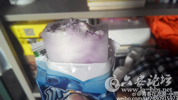 中午买的蒙牛冰+蓝莓酸奶,吃出来了寄生虫幼体