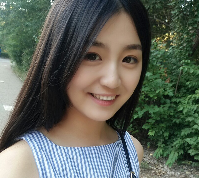 师大大眼萌妹走红 自称吃货一枚