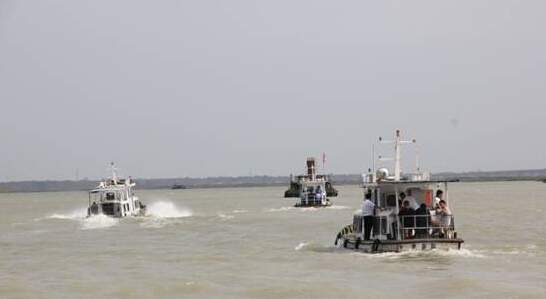 霍邱县蓝盾-2016行动打击非法采砂,保障河道