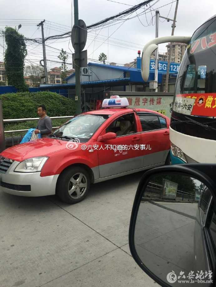 六安車站道路被各種車占道,公交車,客車都出不了站,有沒有人管 高清圖片