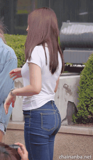 韩国女团为搏眼球,安全裤都不穿,只穿短裤,遭韩国网友